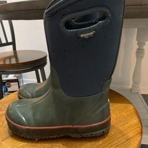 Bogs youth size 2
